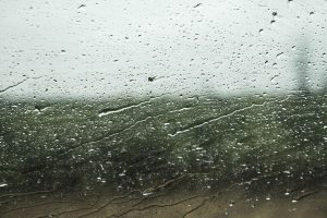 Alerta amarelo de chuva intensa coloca regiões em risco no Paraná