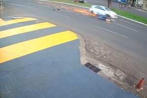 Motorista arrasta motociclista por 100 metros em Maringá